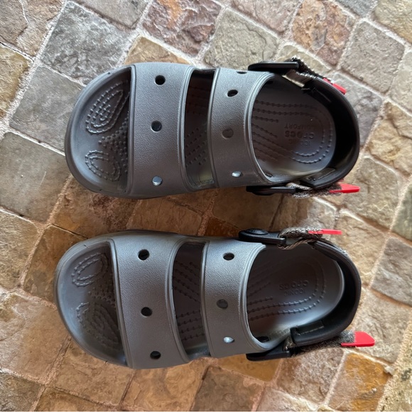 Crocs sandals with adjustable strap - Picture 8 of 8